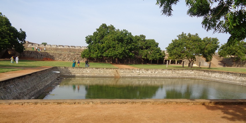 An area to sit in Vattakottai Fort, one of the historical places for history buffs.