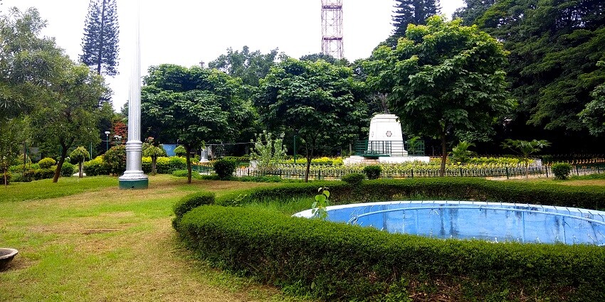 Veer Savarkar Park in Kumta offers lush greenery and serene paths for relaxation.
