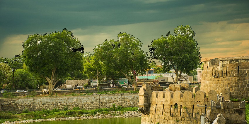 This historic fort features impressive architecture and a rich cultural heritage.