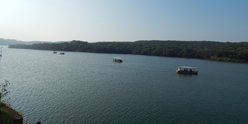 An idyllic view of Venna Lake, one of the serene places for camping in Mahabaleshwar.