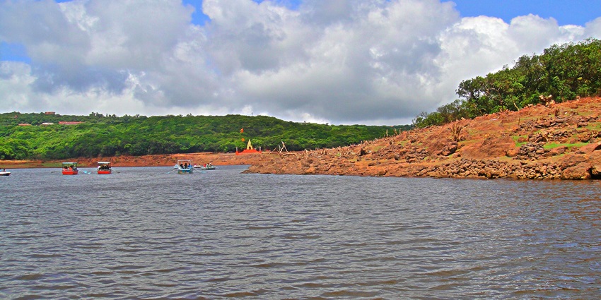 Venna Lake is one of the most popular and serene places to visit in Mahabaleshwar.