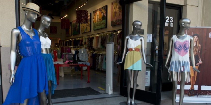 Go beachwear shopping at Alibaug and pick up trendy outfits and flip flops