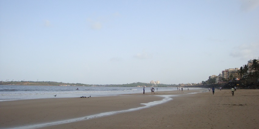 View of Versova Beach, one of the famous places near Mahakali Caves in Mumbai.