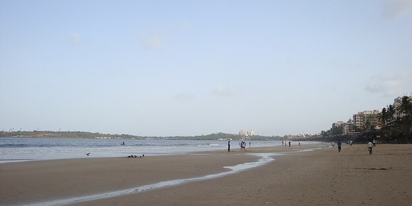 Versova Beach features vibrant culture, stunning sunsets, and local fishing