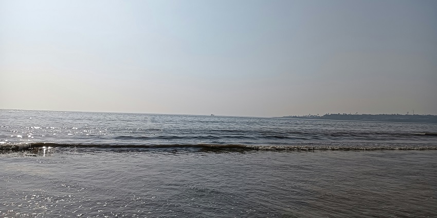 A photo of Versova Beach, one of the places to visit near Juhu Beach in Mumbai.