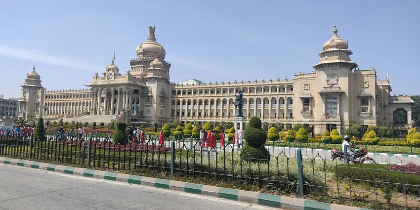 A view of the majestic Vidhana Soudha, one of the top places to visit near Cubbon Park.