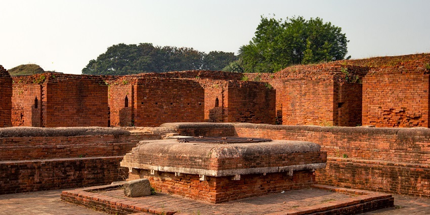 The monk cell in the Bodh Gaya Monastery in Bihar with peaceful surroundings.