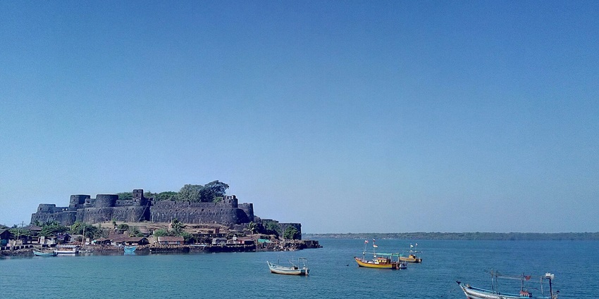 Vijaydurg Fort is among the famous Konkan Forts with stunning sea views.