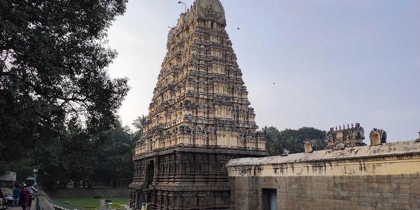 Virinjipuram Margabandeswarar Temple is one of the revered Shiva temples in Vellore.