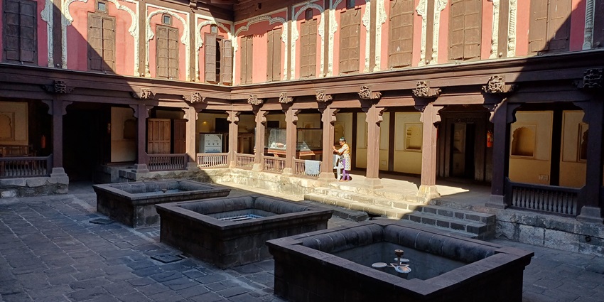 Vishrambaug Wada is a historic landmark and a famous destination among shoppers.