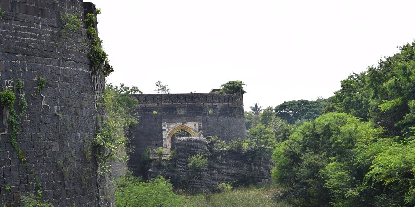 The ancient gates of the ancient Ahmednagar Fort, a popular thing to see in Ahmednagar