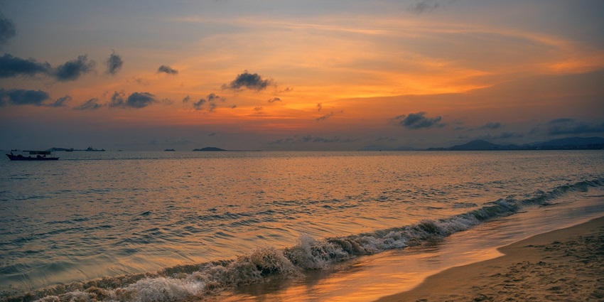 Stunning sunset at the beach, perfect for the best things to do in Kumta.
