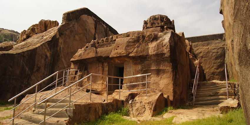 A picture of Kalugumalai’s hilltop temples, with ancient stone carvings for pilgrims.