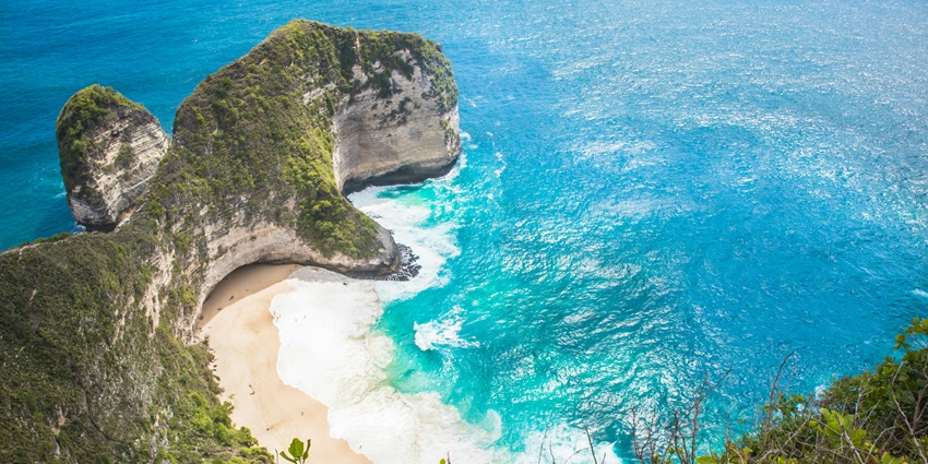 Exploring the serene Kelingking Beach is one of the best things to do in Nusa Penida.