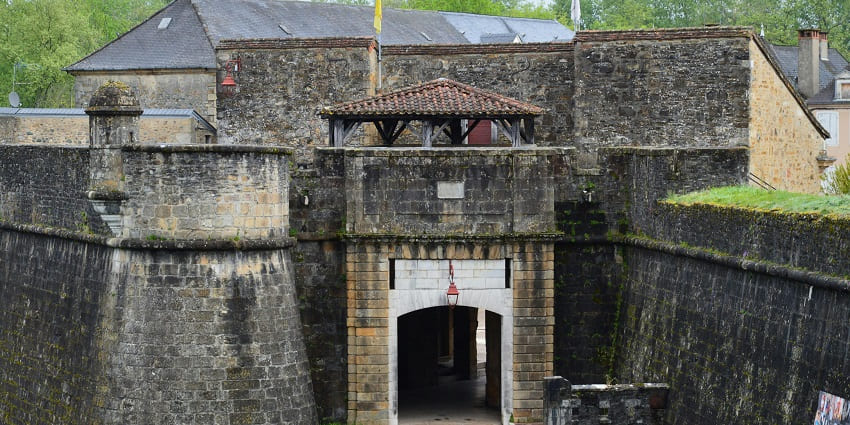 A glimpse of the historic Kolaba Fort, an ancient tourist destination in Maharashtra.