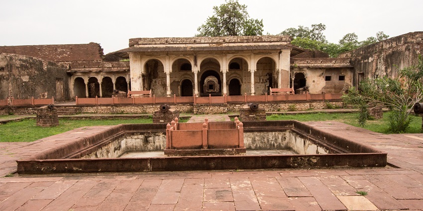 Marvelling at the Narwar Fort is one of the best things to do in Shivpuri, Madhya Pradesh.