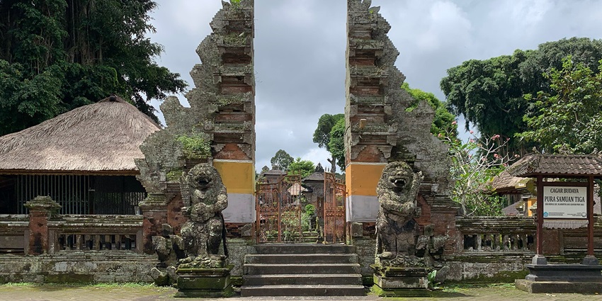 A beautiful entrance of the Hindu temple Pura Samuan Temple in Bali, Indonesia.