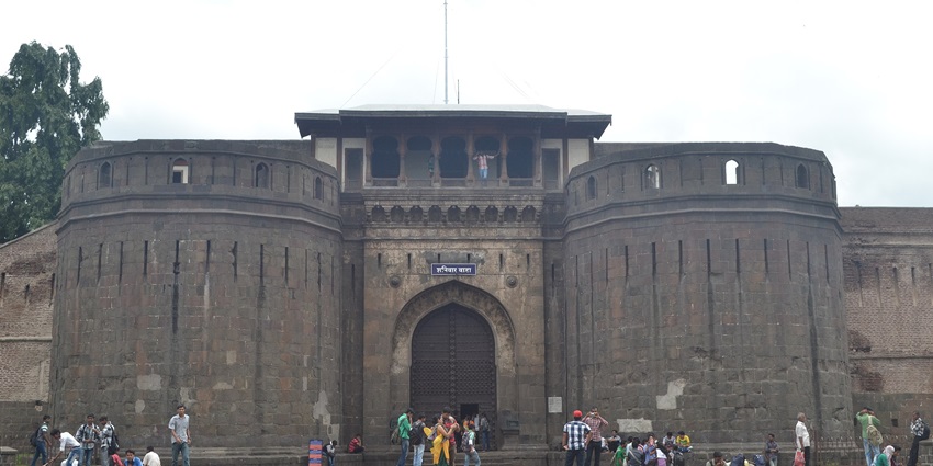 A view of Shaniwar Wada Fort in Pune, the best place to visit in Pune with friends.