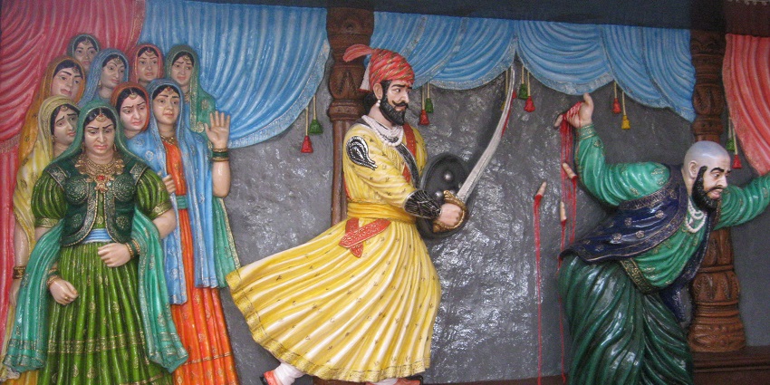 A striking statue at Shivasrushti in Dervan, a must-visit attraction in Chiplun.
