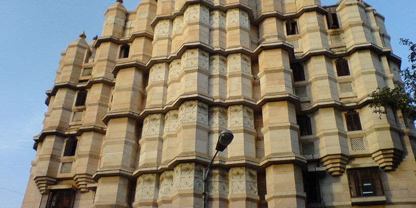 This is Shree Siddhivinayak Ganapati Temple at Prabhadevi in Mumbai