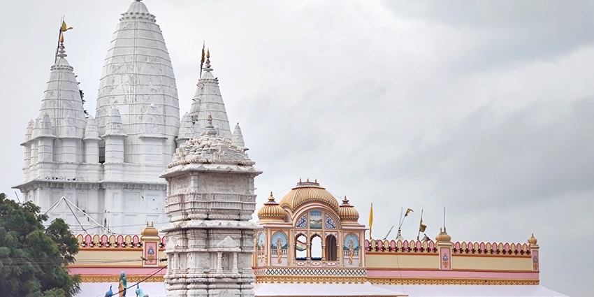 Visiting the Jain temples of Sonagiri is one of the best things to do in Madhya Pradesh.