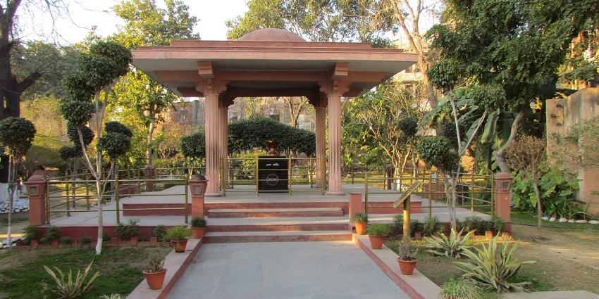 A scenic view of Amar Jyoti at Jallianwala Bagh located in Amritsar, Punjab.