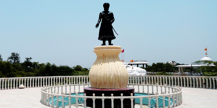 Image of the Kittel statue, offering a glimpse into the past of this region's heritage
