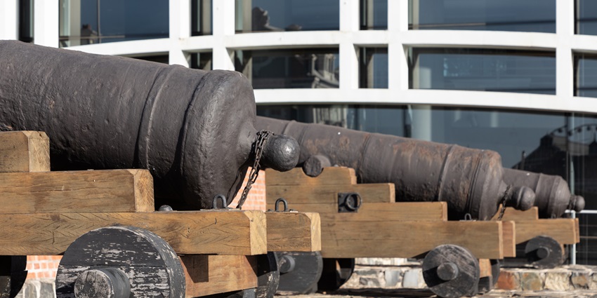 A picture of cannons placed outside the Golden Jubilee Museum in Lakshadweep