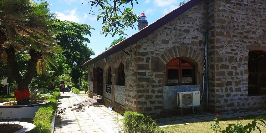 A picture of the Mahabalipuram Museum that stores a broad collection of artefacts.