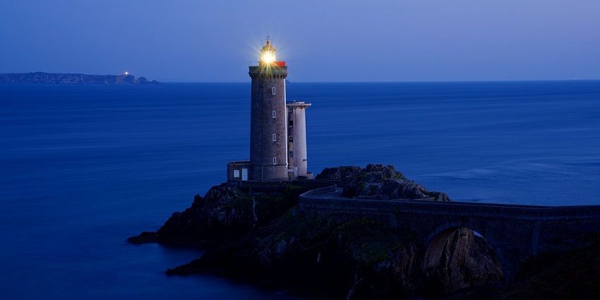 Witnessing NITK LightHouse in Suratkal is one of the best things to do in Mangalore.