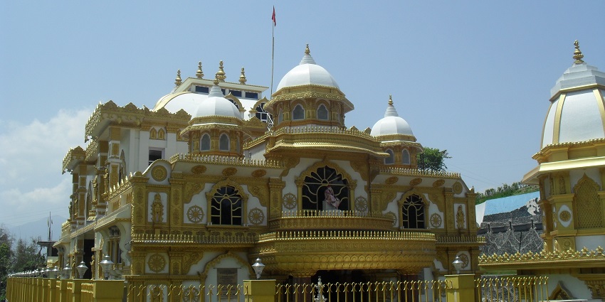 The image shows the Sai Baba Samadhi Mandir, visiting this is one of the must things to do in Shirdi