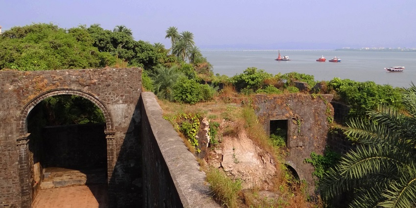 Scenic view of Vasai Creek with boats.