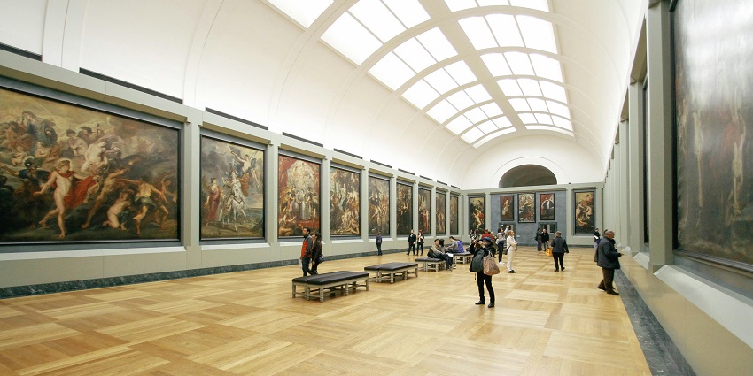 An image of an Art Gallery with many paintings, similar to the Sublime Galleria