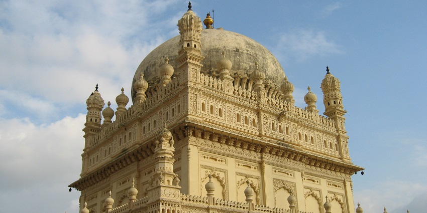 An image of the intricate architecture of Gumbaz, a popular thing to see in Srirangapatna.