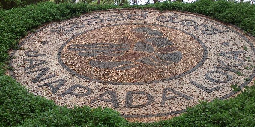 Mosaic Art of the logo of Janapada Loka, attracting many visitors to the folk museum.