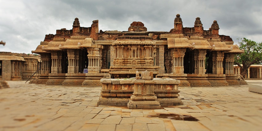 Vitthala Temple, the famous place to visit in Hampi with stone chariot and musical pillars.