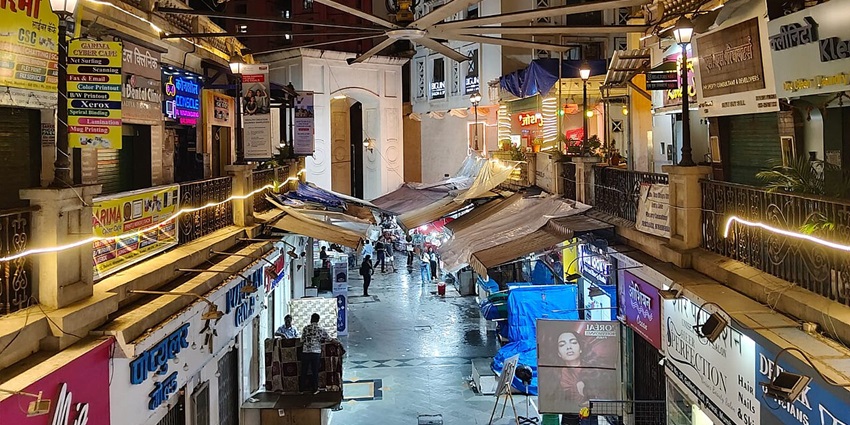 Thane’s upscale mall with IMAX cinema, premium fashion brands, and spacious interiors along Eastern Express Highway.