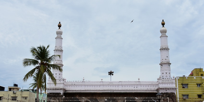 Mosque stands on a large space and has nice architecture.