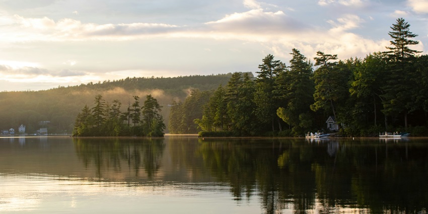 Witness the scenic Sautarwadi lake, one of the best things to do In Kolad