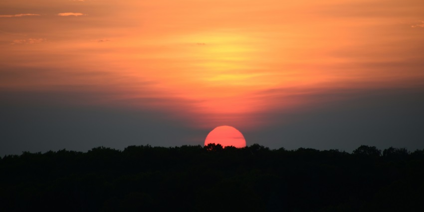 Watching the sunset is one of the best things to do at Puliyancholai Waterfalls.