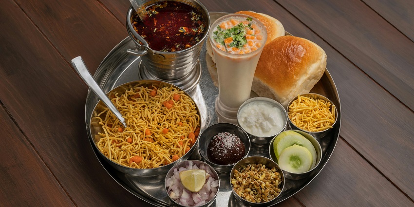 There are many eateries near Shiv Ganga Water Park offering scrumptious delicacies.