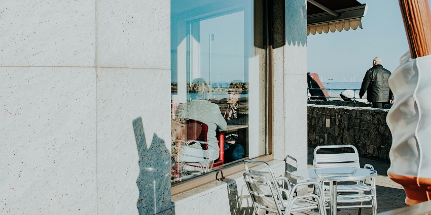 Cosy street-side chairs at a restaurant, perfect for enjoying the bustling vibe!
