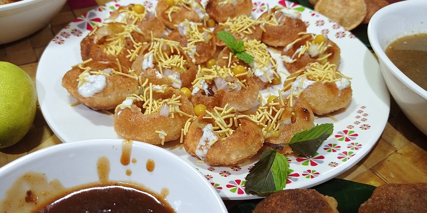 Image of tasty panipuri served in aplate - Bhiwani has diverse options from street food