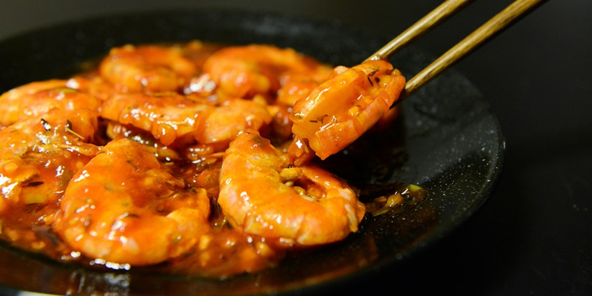 An image of seafood dishes and traditional Balinese food served at Warung Dolphin