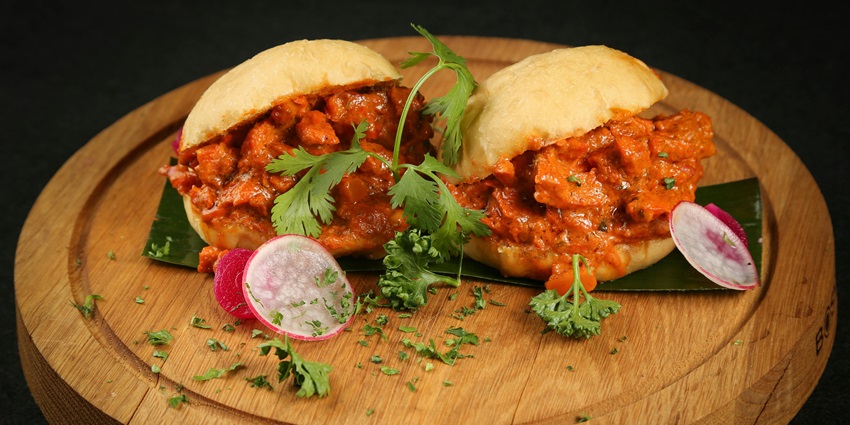 There are many eateries near Pataleshwar Caves offering scrumptious delicacies.