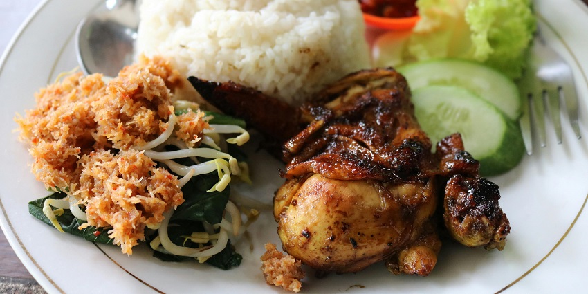 A picture of some Indonesian delicacies that you can savour near Mount Rinjani National Park