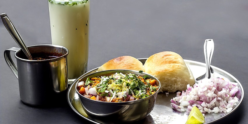 Kolhapur offers Maharashtrian cuisine like Misal Pav with beverages