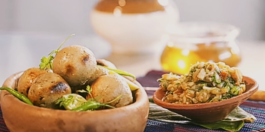 Delicious cuisine served at restaurants near Darbhanga Fort.
