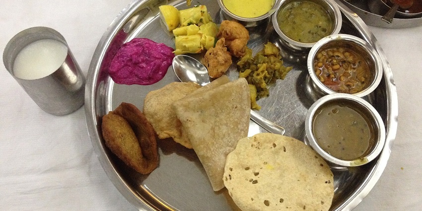 There are many local eateries near Kulang Fort that serve delicious Maharashtrian cuisine.