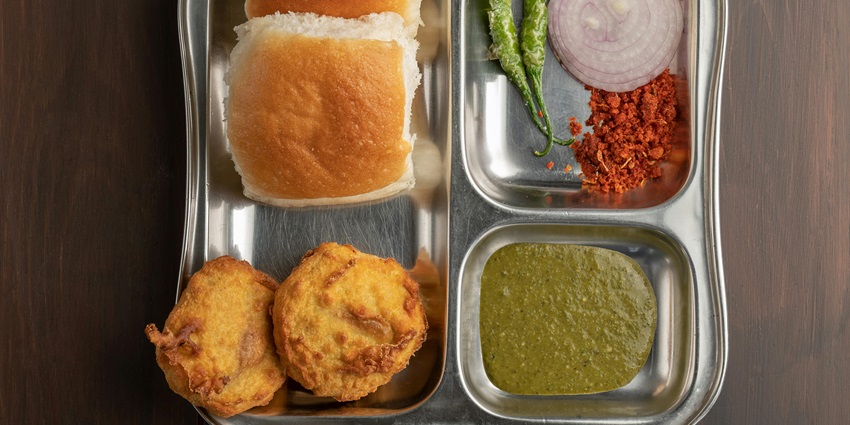 Vada pav, a must try during your trip to Karjat fort.